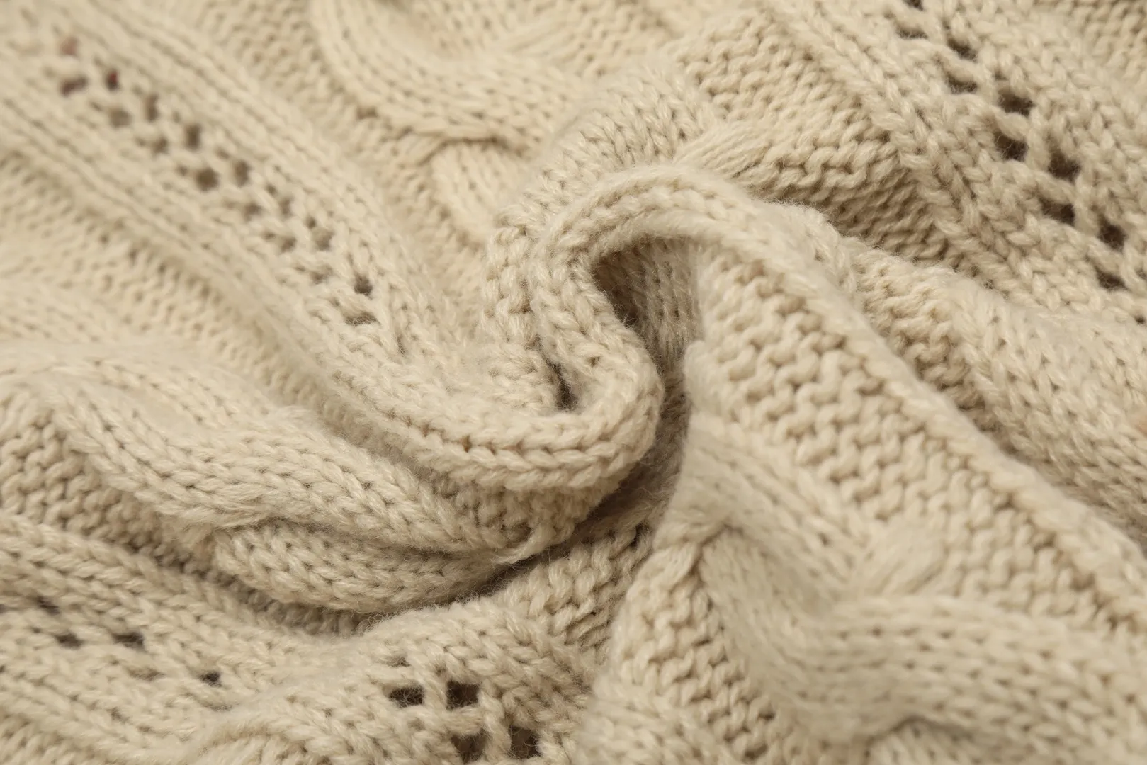 vivienne west wood West Queen Vivian Saturn New Retro "Unisex" Hollow Knitted Sweater Wool Round Neck 2024 Spring Size: S -M- L Color: Apricot Black